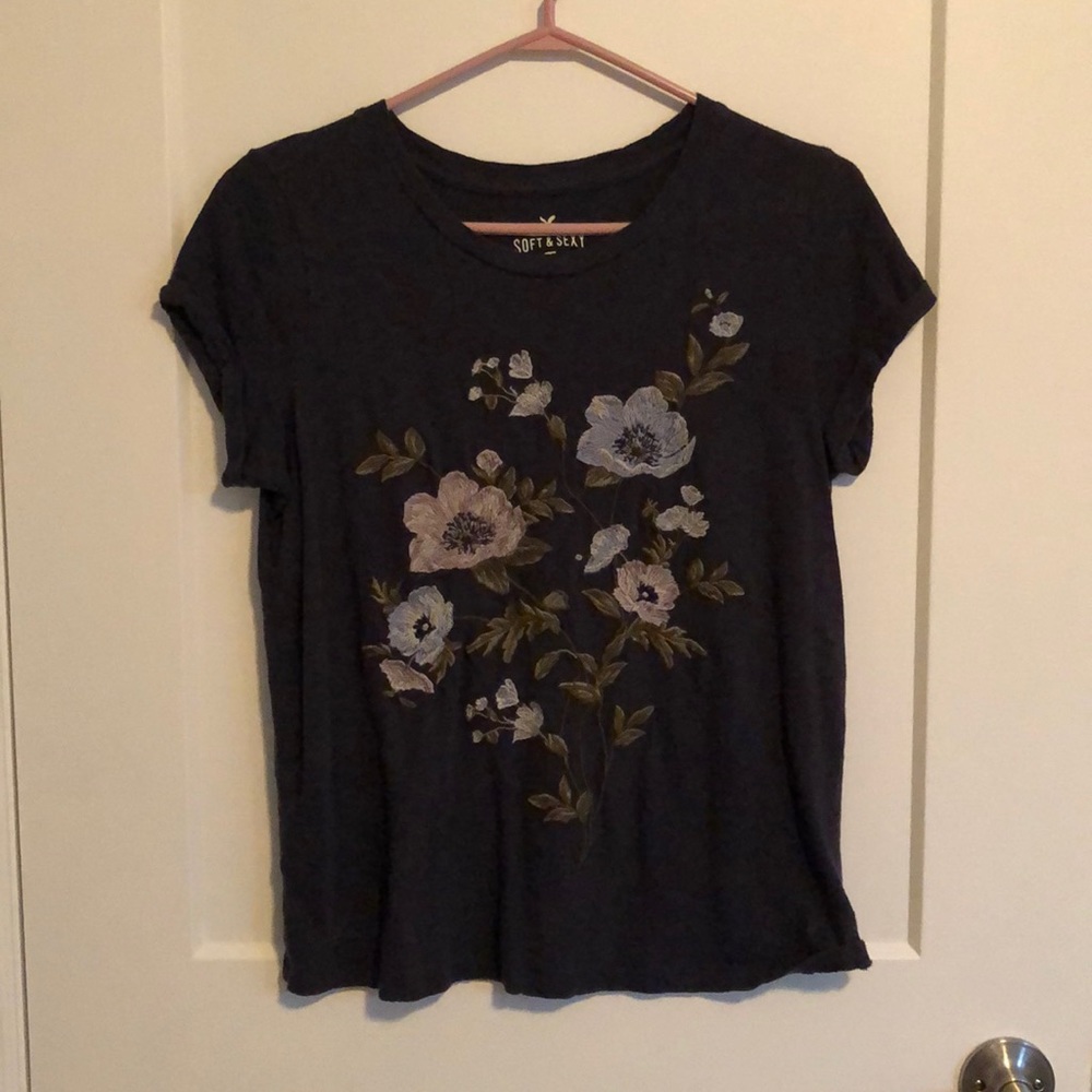Floral embroidered short sleeve T-shirt